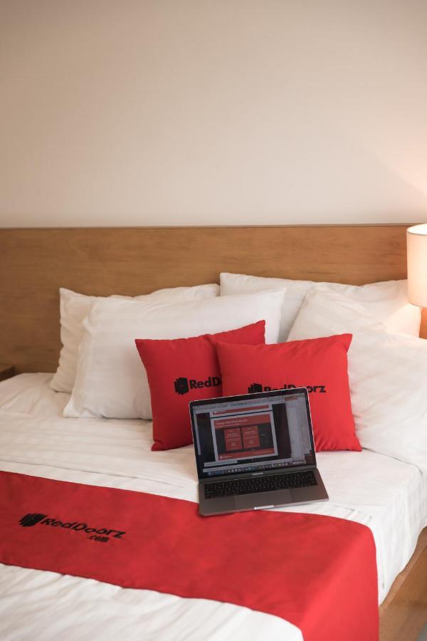 Reddoorz Near Etown 4 Hotel Bandar Ho Chi Minh Luaran gambar
